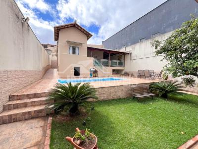 Casa para Venda, em Belo Horizonte, bairro Araguaia, 3 dormitrios, 3 banheiros, 1 sute, 3 vagas